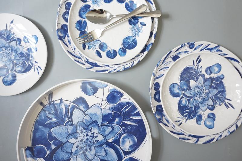 http://melaminewaresets.com/products/7-9-blue-and-white-dinnerware_02.jpg